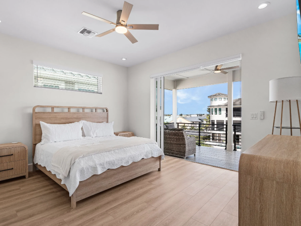 Fort Myers Beach Luxury Canal-Front Rental - 5 King Suites & Private Pool